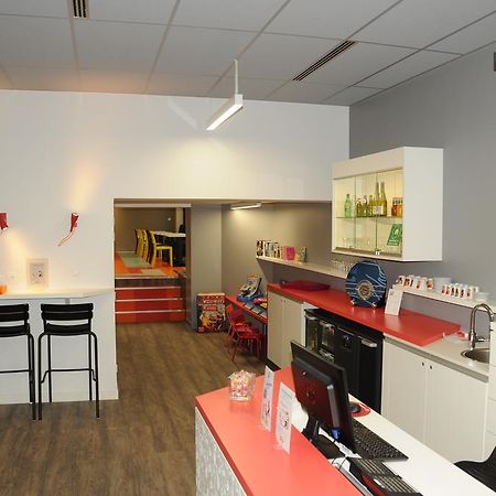 Ibis Styles Chambery Centre Gare Hotel Exterior foto