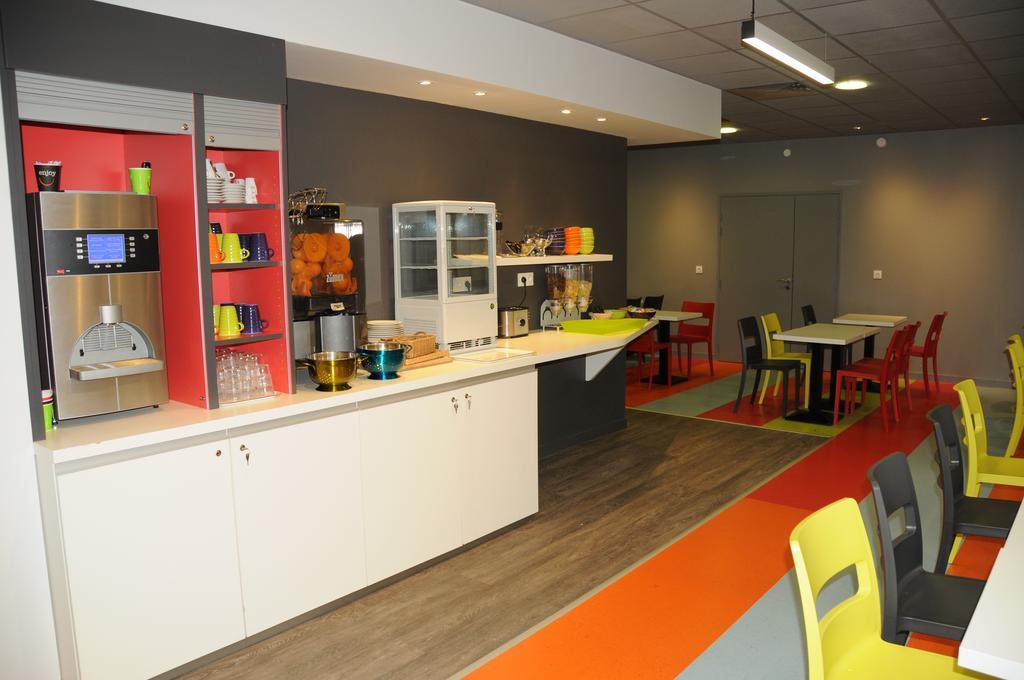 Ibis Styles Chambery Centre Gare Hotel Exterior foto