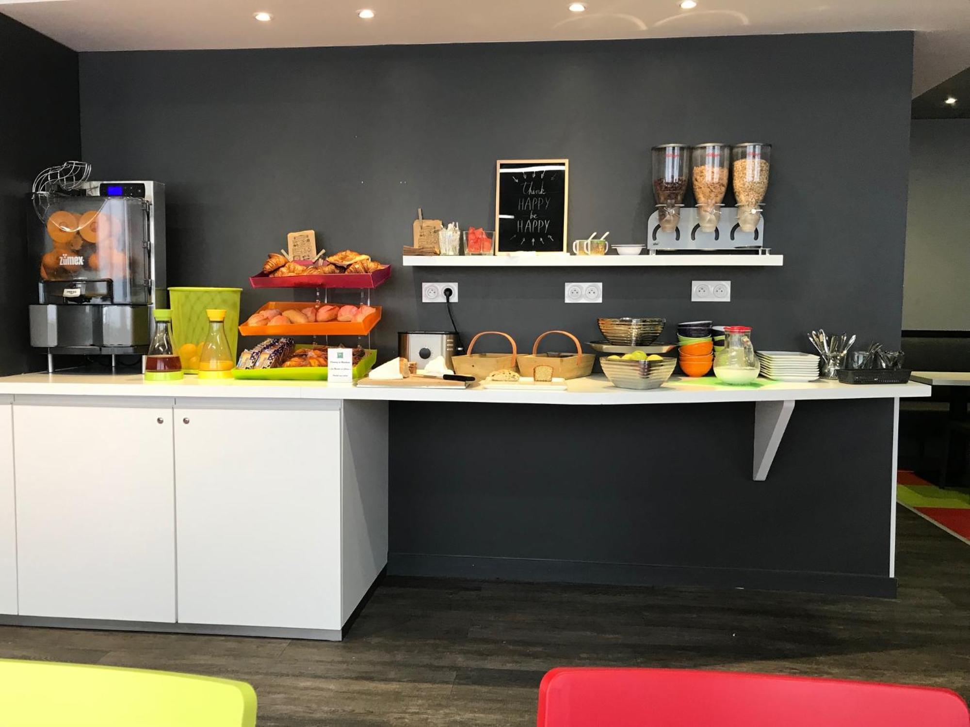 Ibis Styles Chambery Centre Gare Hotel Exterior foto