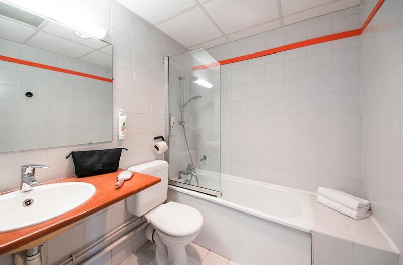 Ibis Styles Chambery Centre Gare Hotel Exterior foto