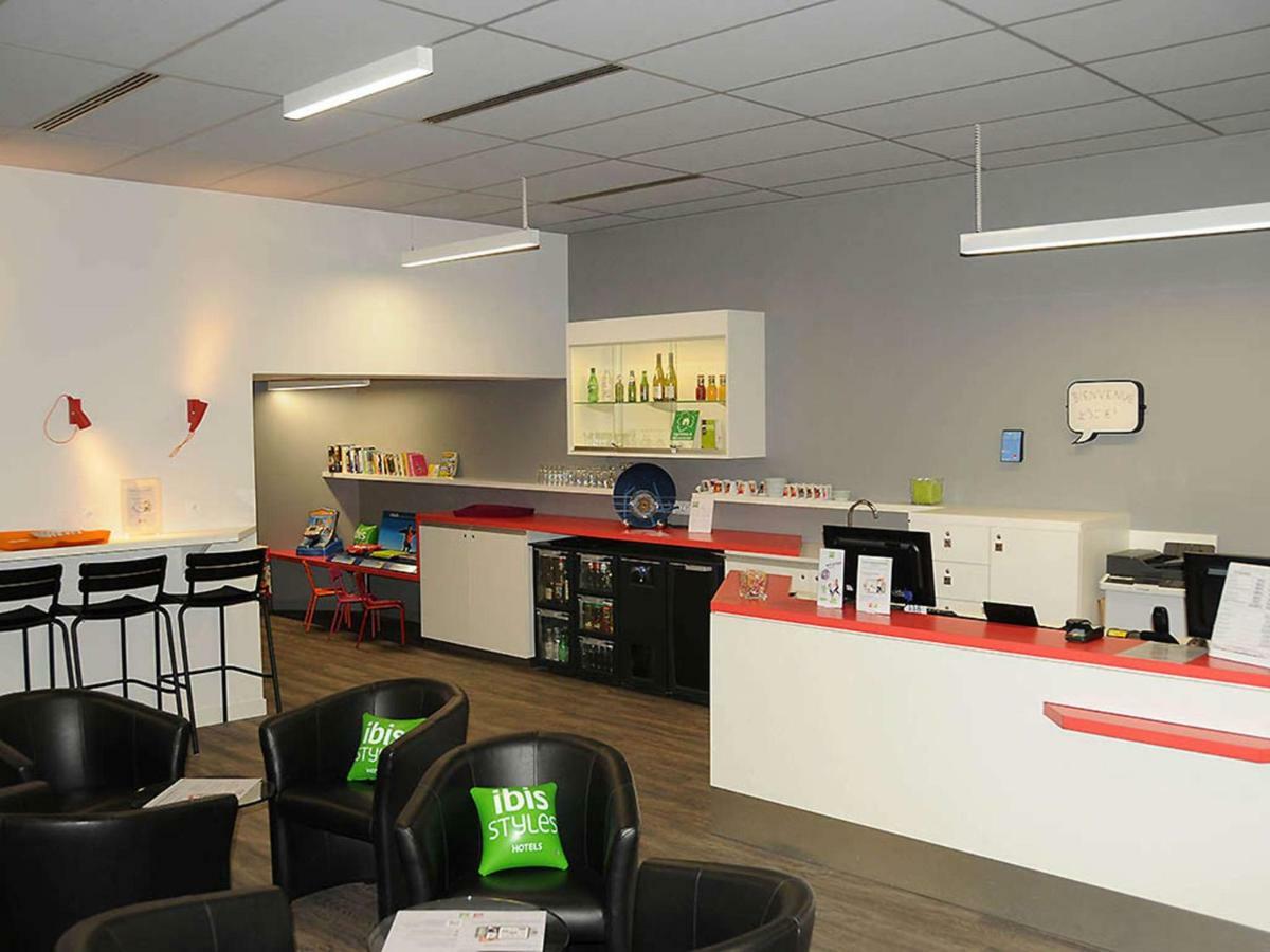 Ibis Styles Chambery Centre Gare Hotel Exterior foto